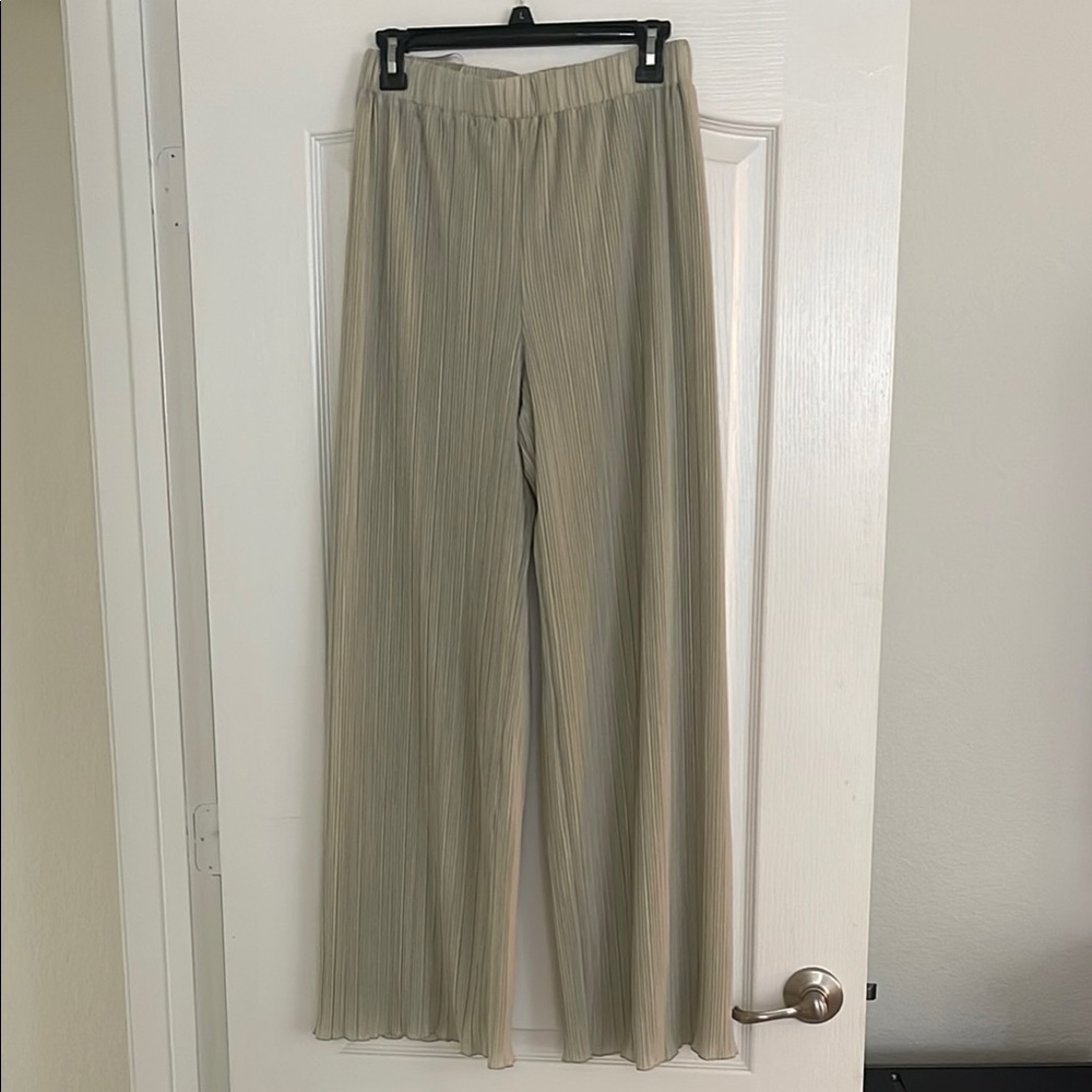 Gianni Bini Cream Wide Leg Jumpsuit with Relaxed Fit